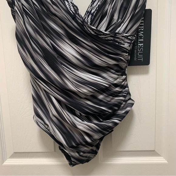 NWT Miraclesuit Warp Speed Sanibel - Picture 8 of 14